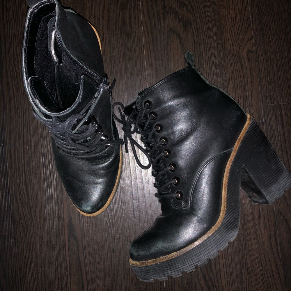 ✨Gently Used Leather Boots✨